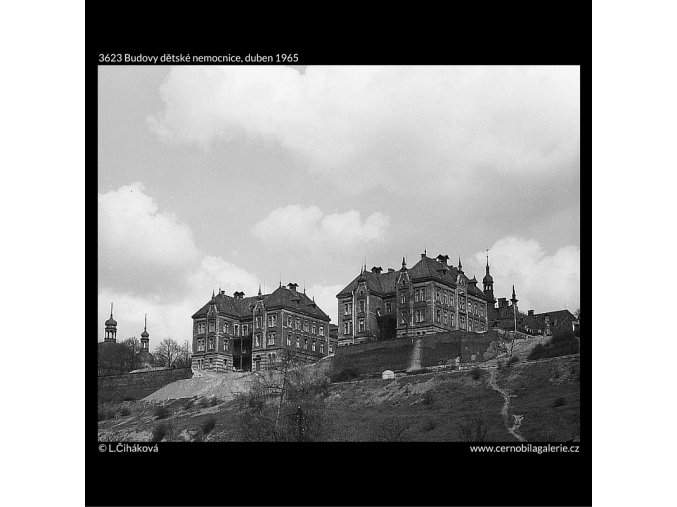 Budovy dětské nemocnice (3623), Praha 1965 duben, černobílý obraz, stará fotografie, prodej