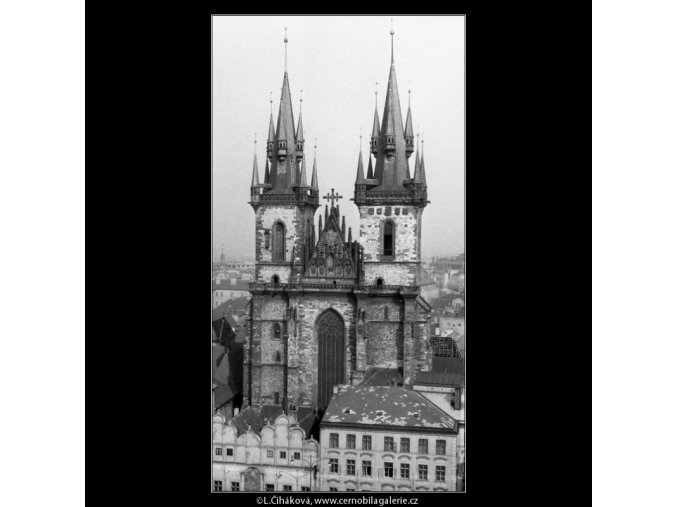 Týnský chrám z věže Staroměstské radnice (762-1), Praha 1959 , černobílý obraz, stará fotografie, prodej