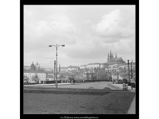 Pražský hrad (3631-2), Praha 1965 duben, černobílý obraz, stará fotografie, prodej