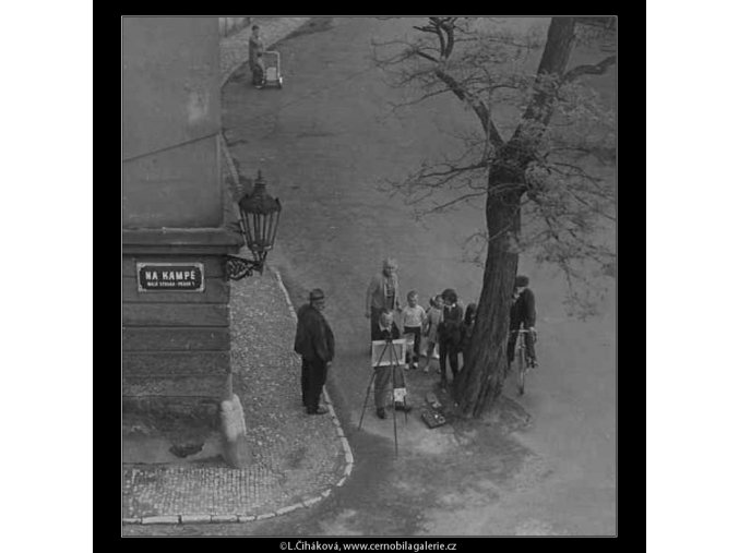 Malíř (3746), žánry - Praha 1965 červen, černobílý obraz, stará fotografie, prodej