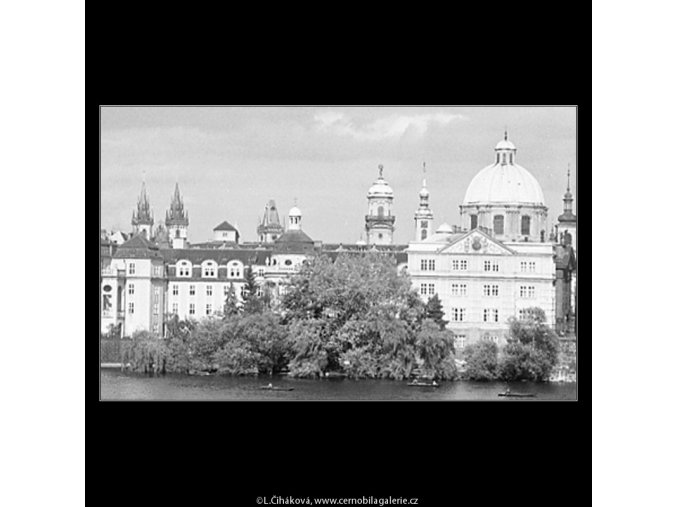 Věže u Křižovníků (3774), Praha 1965 červen, černobílý obraz, stará fotografie, prodej