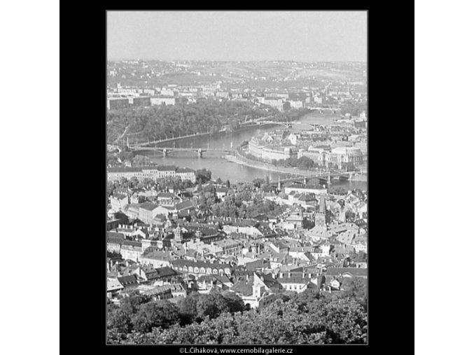 Střechy Malé strany a Vltava (3781-5), Praha 1965 červen, černobílý obraz, stará fotografie, prodej