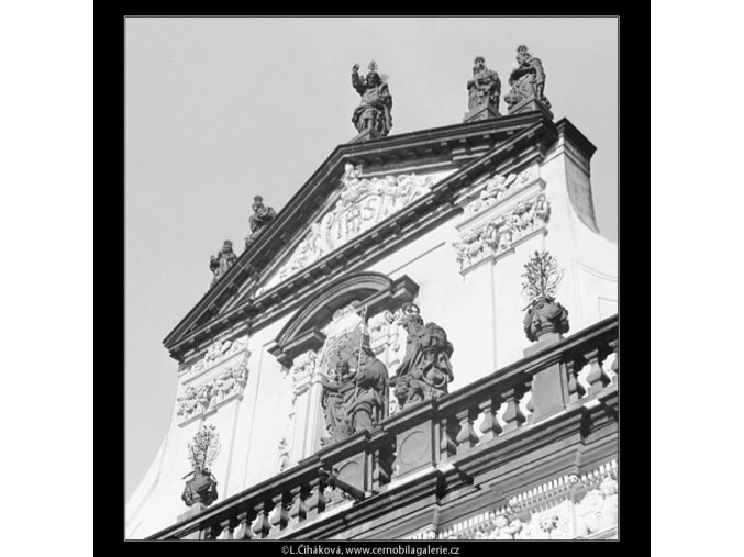 Štít kostela sv.Salvátora (3845), Praha 1965 červenec, černobílý obraz, stará fotografie, prodej