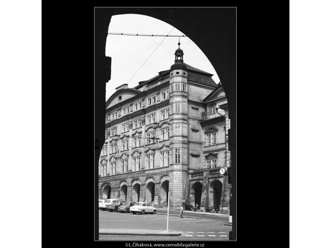 Dům Smiřických (3882-3), Praha 1965 srpen, černobílý obraz, stará fotografie, prodej