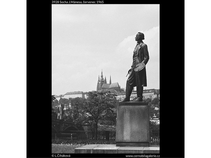 Socha J.Mánesa (3928), Praha 1965 červenec, černobílý obraz, stará fotografie, prodej