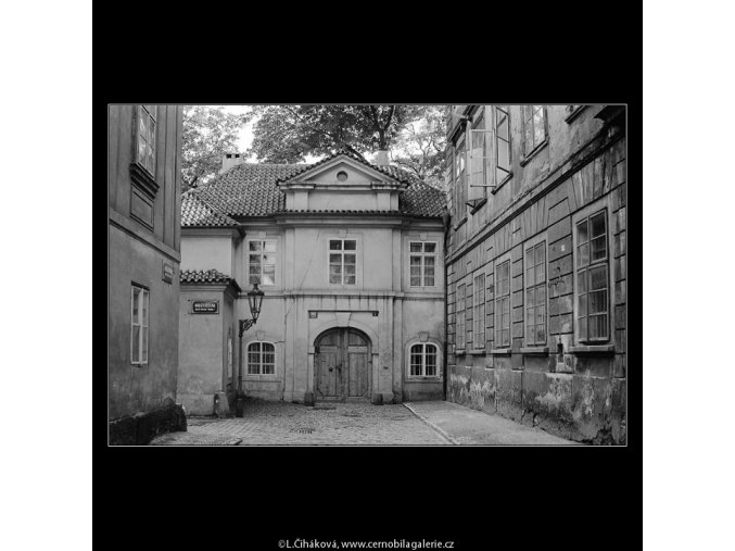 Stará malostranská brána (3983-1), Praha 1965 září, černobílý obraz, stará fotografie, prodej