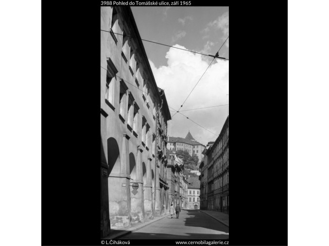 Pohled do Tomášské ulice (3988), Praha 1965 září, černobílý obraz, stará fotografie, prodej
