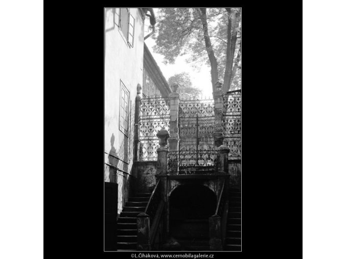 Pražské dvory (4018-2), Praha 1965 září, černobílý obraz, stará fotografie, prodej