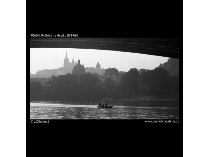Průhled na Hrad (4060-1), Praha 1965 září, černobílý obraz, stará fotografie, prodej