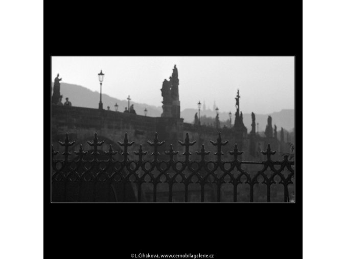 Dílčí pohledy na Karlův most (4087-3), Praha 1965 říjen, černobílý obraz, stará fotografie, prodej