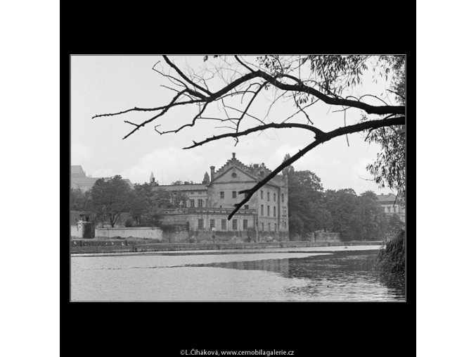 Pohled k Odkolkovu mlýnu (4099), Praha 1965 říjen, černobílý obraz, stará fotografie, prodej