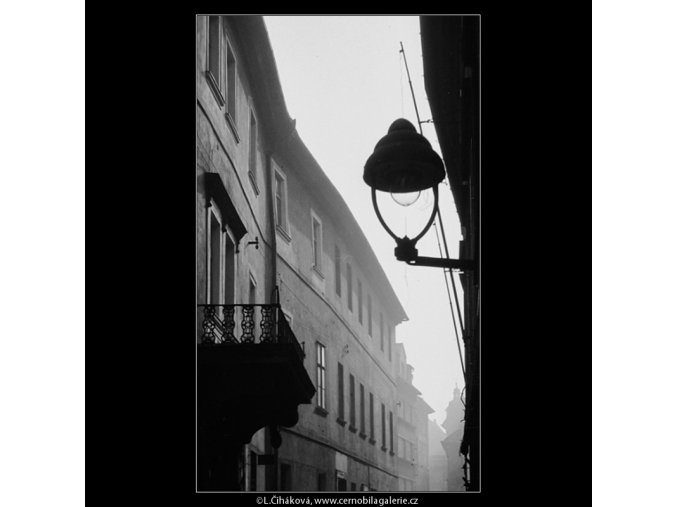 Z Michalské ulice (4123-2), Praha 1965 říjen, černobílý obraz, stará fotografie, prodej