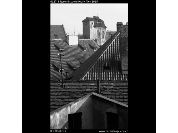Staroměstské střechy (4127-3), Praha 1965 říjen, černobílý obraz, stará fotografie, prodej