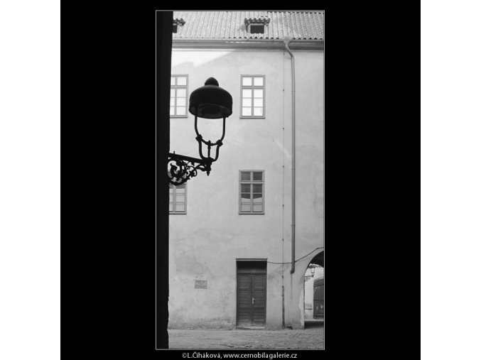 Z Pražských dvorů (4131-1), Praha 1965 říjen, černobílý obraz, stará fotografie, prodej