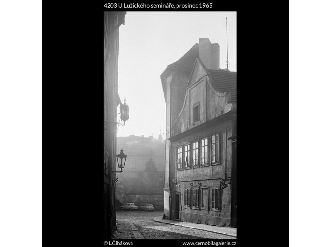 U Lužického semináře (4203), Praha 1965 prosinec, černobílý obraz, stará fotografie, prodej