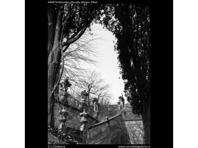 Vrtbovská zahrada (4400), žánry - Praha 1966 březen, černobílý obraz, stará fotografie, prodej