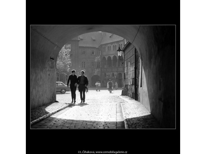 Pohled do Ungeltu (4520), Praha 1966 květen, černobílý obraz, stará fotografie, prodej