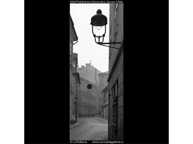 Pohled do Liliové ulice (4569), Praha 1966 červen, černobílý obraz, stará fotografie, prodej