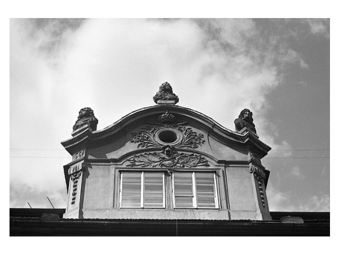 Pražská okna (4667-2), Praha 1966 srpen, černobílý obraz, stará fotografie, prodej