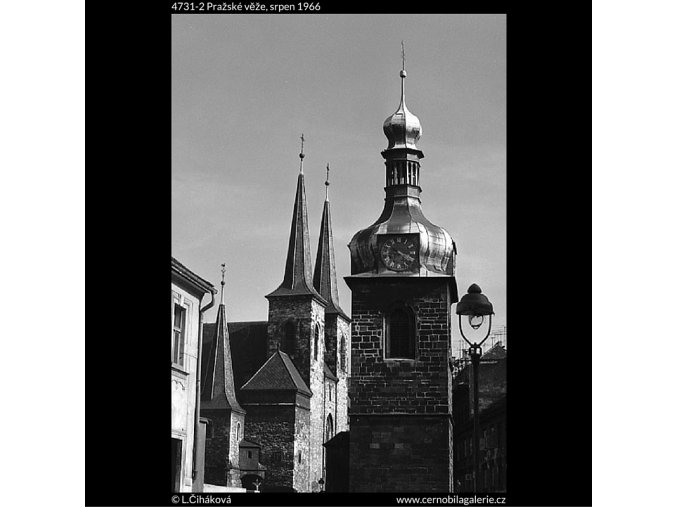 Pražské věže (4731-2), Praha 1966 srpen, černobílý obraz, stará fotografie, prodej