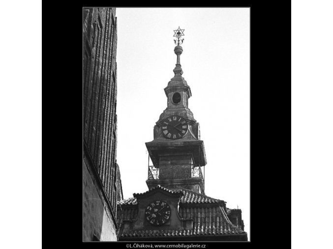 Věž vysoké radniční synagogy (4752), Praha 1966 srpen, černobílý obraz, stará fotografie, prodej