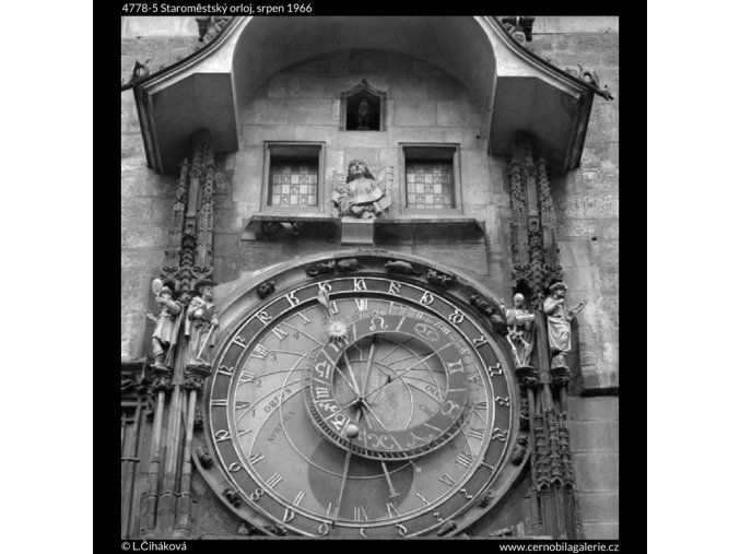 Staroměstský orloj (4778-5), Praha 1966 srpen, černobílý obraz, stará fotografie, prodej