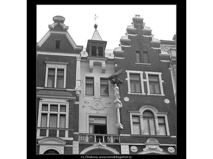 Dům U dvou štítů (4802), Praha 1966 srpen, černobílý obraz, stará fotografie, prodej