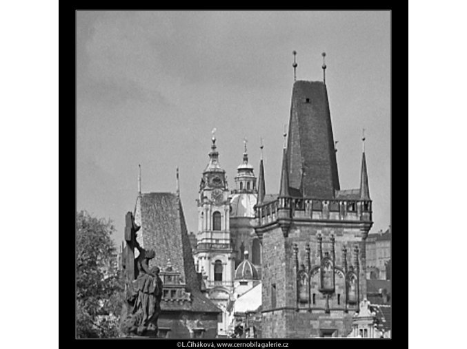 Věže mostecké a mikulášské (4841), Praha 1966 září, černobílý obraz, stará fotografie, prodej