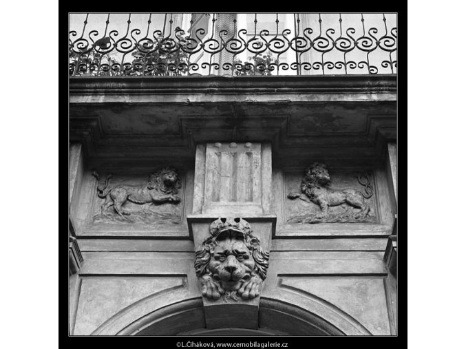 Balkon a maskaron (4843-2), Praha 1966 září, černobílý obraz, stará fotografie, prodej