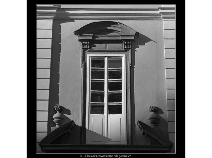 Okno (4921), Praha 1966 říjen, černobílý obraz, stará fotografie, prodej