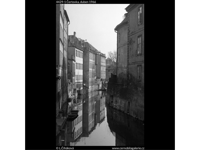 Čertovka (4429-1), Praha 1966 duben, černobílý obraz, stará fotografie, prodej