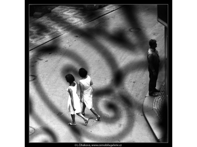 Lidé (4631-2), žánry - Praha 1966 červenec, černobílý obraz, stará fotografie, prodej