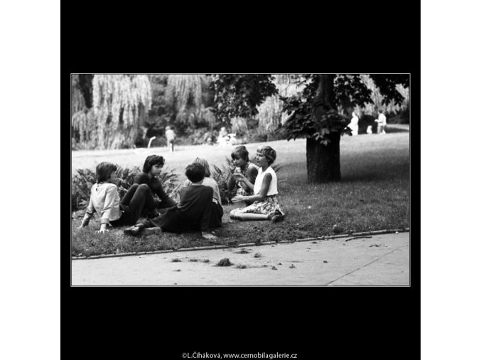 Děti (4658), žánry - Praha 1966 červenec, černobílý obraz, stará fotografie, prodej
