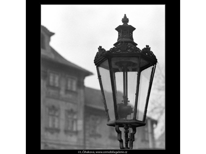 Plynová lampa (5008-1), Praha 1966 prosinec, černobílý obraz, stará fotografie, prodej