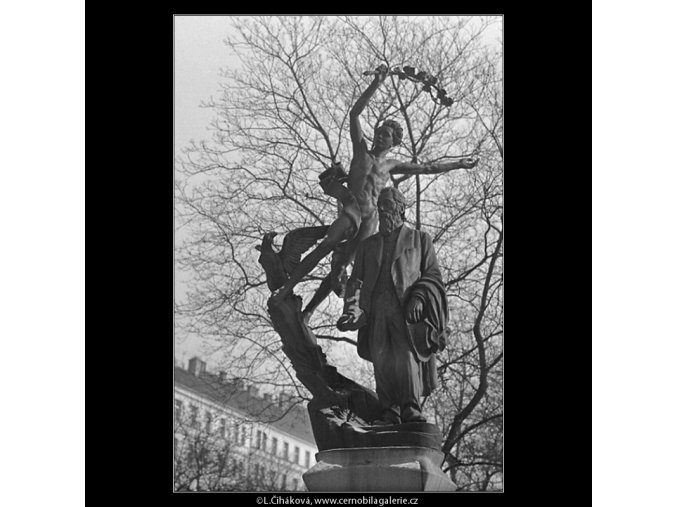 Pomník Svatopluka Čecha (5086), Praha 1967 únor, černobílý obraz, stará fotografie, prodej