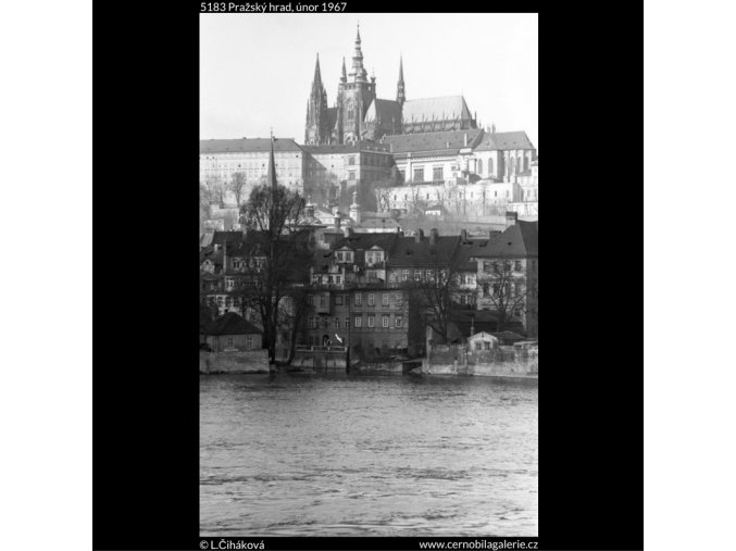 Pražský hrad (5183), Praha 1967 únor, černobílý obraz, stará fotografie, prodej