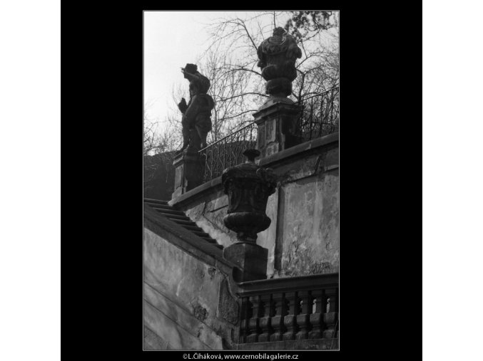 Schodiště (5193-2), Praha 1967 březen, černobílý obraz, stará fotografie, prodej