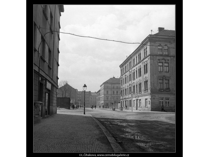 Domy před zbouráním či rekonstrukcí (5196-66), Praha 1967 březen, černobílý obraz, stará fotografie, prodej