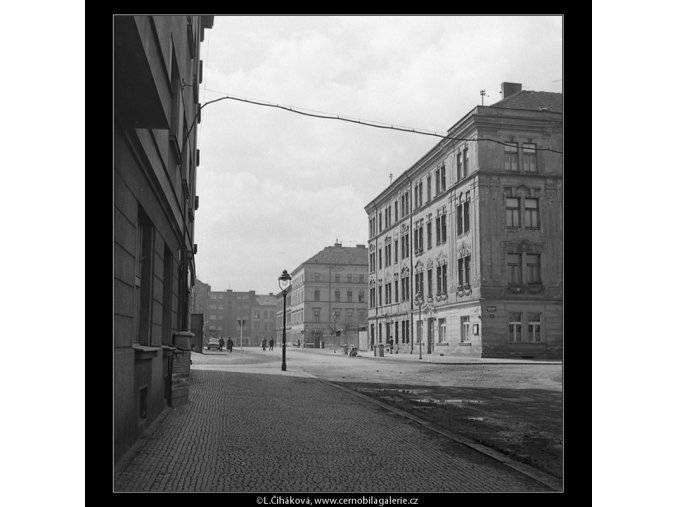 Domy před zbouráním či rekonstrukcí (5196-67), Praha 1967 březen, černobílý obraz, stará fotografie, prodej