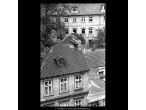 Střechy a domy Kampy (5344), Praha 1967 květen, černobílý obraz, stará fotografie, prodej