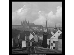 Pohled z Malostranské mostecké věže (41-15), Praha 1958 , černobílý obraz, stará fotografie, prodej