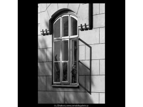 Pražská okna (5598-1), Praha 1967 září, černobílý obraz, stará fotografie, prodej