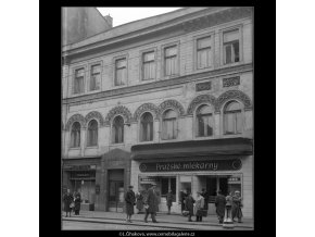 Úmrtní dům K.Havlíčka (65-1), Praha 1958 , černobílý obraz, stará fotografie, prodej