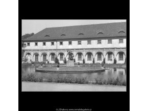 Pohled na Valdštejnskou jízdárnu (167-2), Praha 1959 červen, černobílý obraz, stará fotografie, prodej