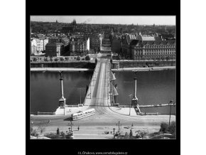 Pohled na Čechův most (259-2), Praha 1959 září, černobílý obraz, stará fotografie, prodej