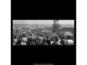 Pohled na chrám sv.Mikuláše (266-4), Praha 1959 , černobílý obraz, stará fotografie, prodej