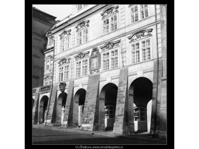 Podloubí (560-2), Praha 1959 , černobílý obraz, stará fotografie, prodej