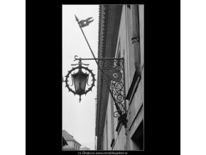 Na Staré zbrojnici (567-1), Praha 1959 , černobílý obraz, stará fotografie, prodej
