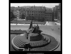 Husův pomník (236), Praha 1959 srpen, černobílý obraz, stará fotografie, prodej