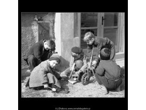 Ze stavby sídliště ve Strašnicích (495-2), Praha 1960 březen, černobílý obraz, stará fotografie, prodej